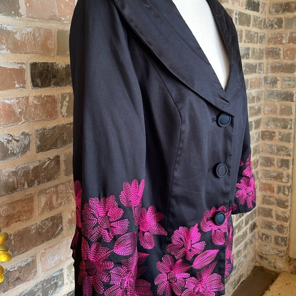Trenz Theresa Renz Black Sateen Shawl Collar Jacket Buttons Pink Embroidery Sz M - Picture 2 of 8